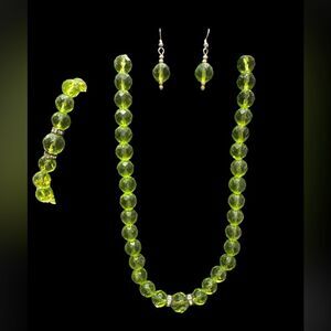 Brilliant green beaded necklace bracelet & earring set